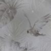 9905-1 Beyaz Tropikal Kuş ve Çiçek Desenli Duvar Kağıdı