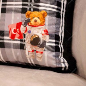 EY254 Astronot Teddy Fırfırlı Yastık Detay